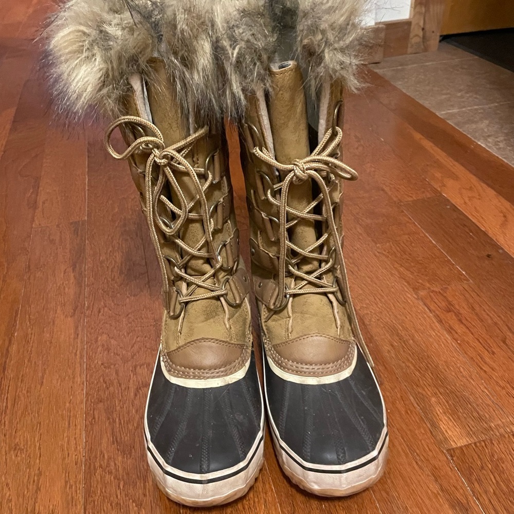 JBU winter boots size 9